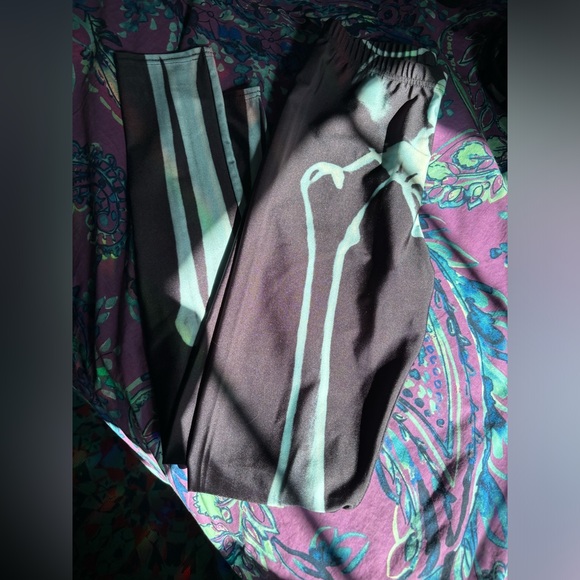 Skeleton Leggings - Picture 2 of 7